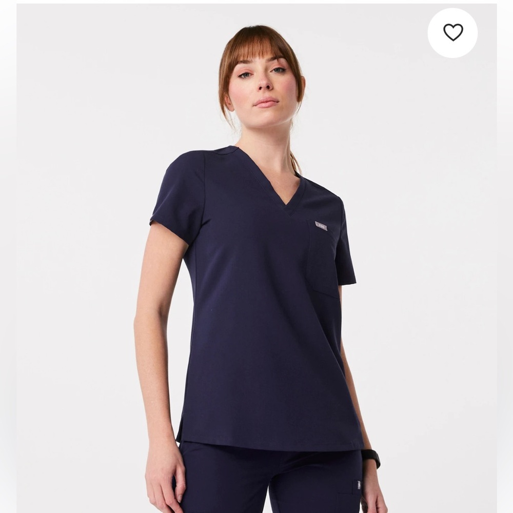 FIGS CATARINA ONE POCKET SCRUB TOP